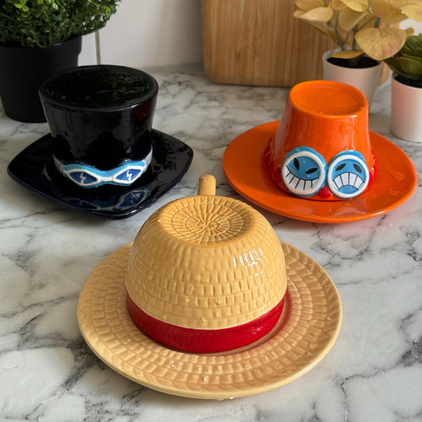 Sabo, Ace and Luffy hat mugs together, the brothers set